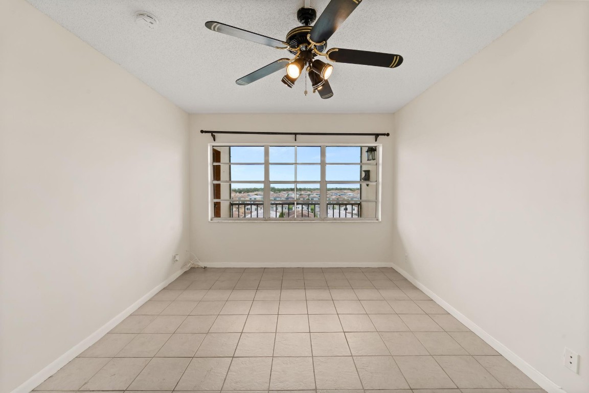 1101 Crystal Lake Dr 605