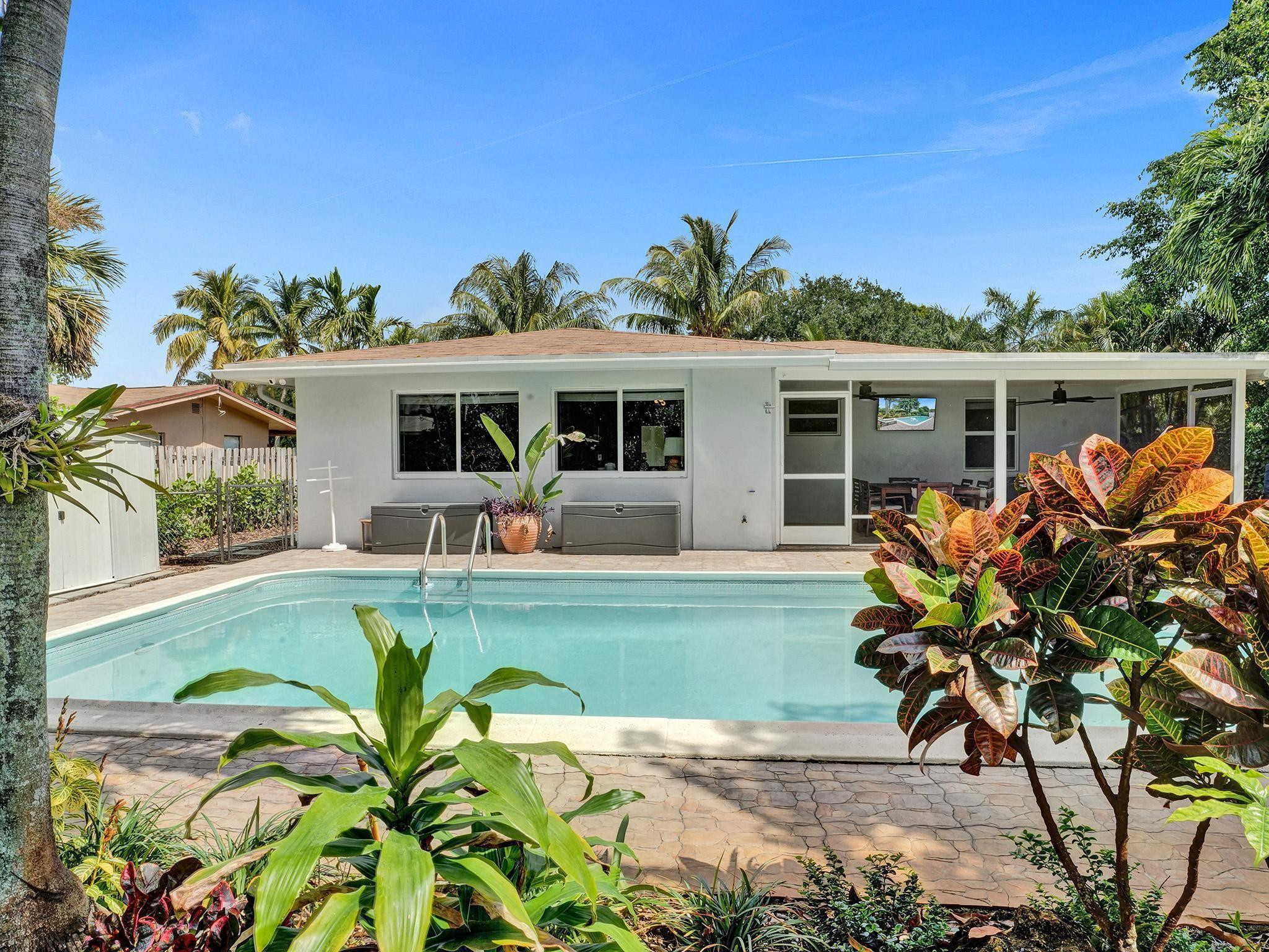 220 NW 36th St