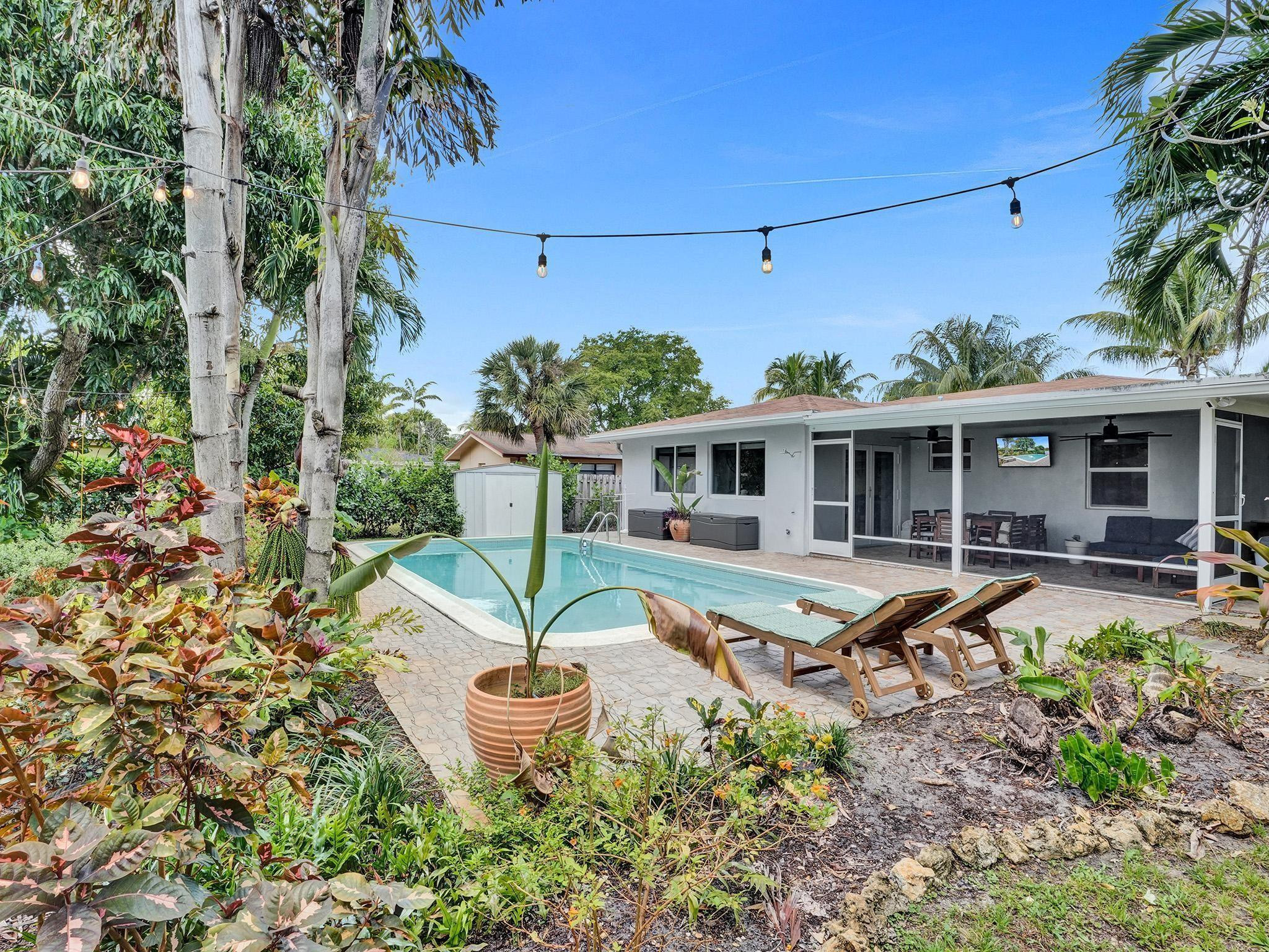 220 NW 36th St