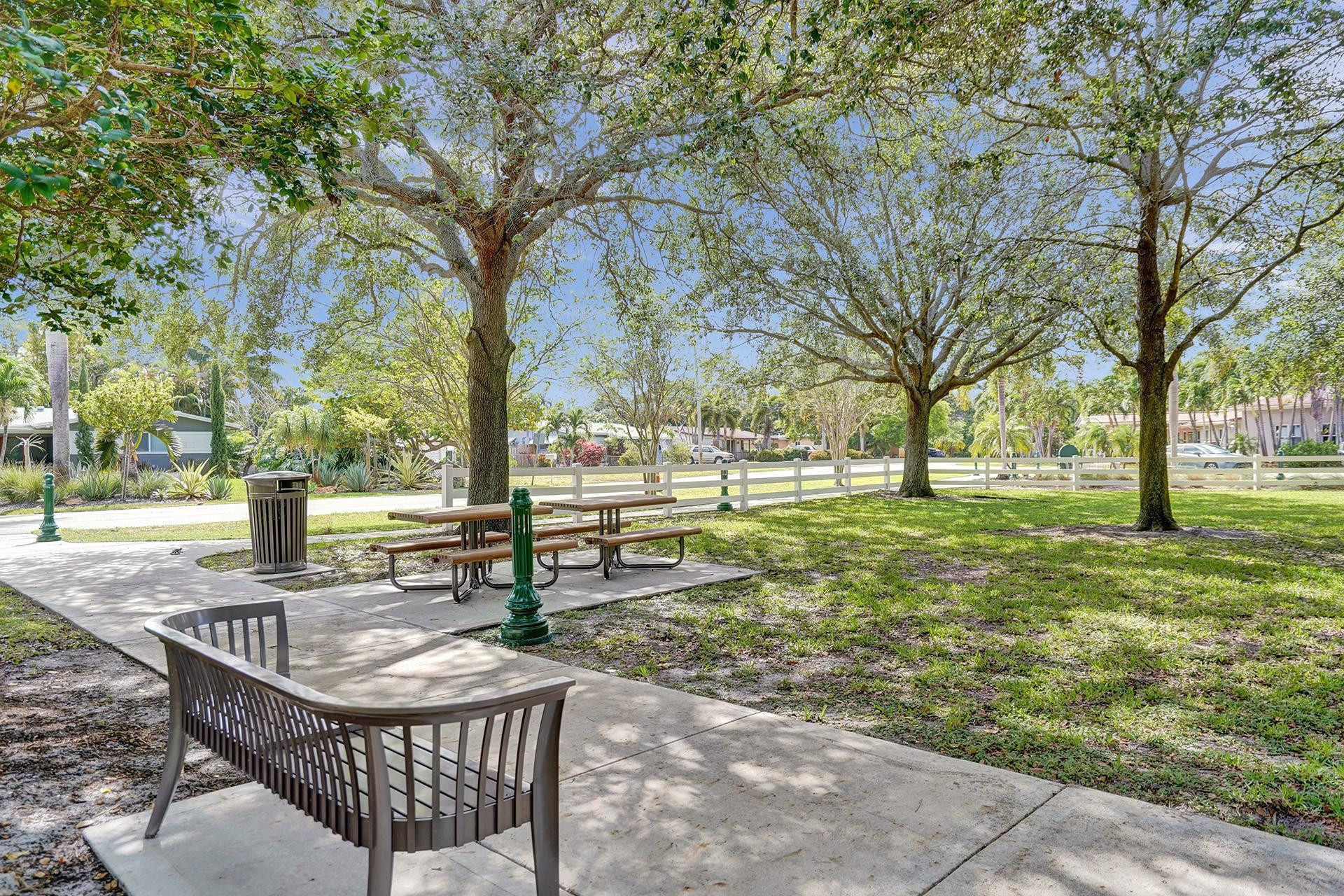 220 NW 36th St
