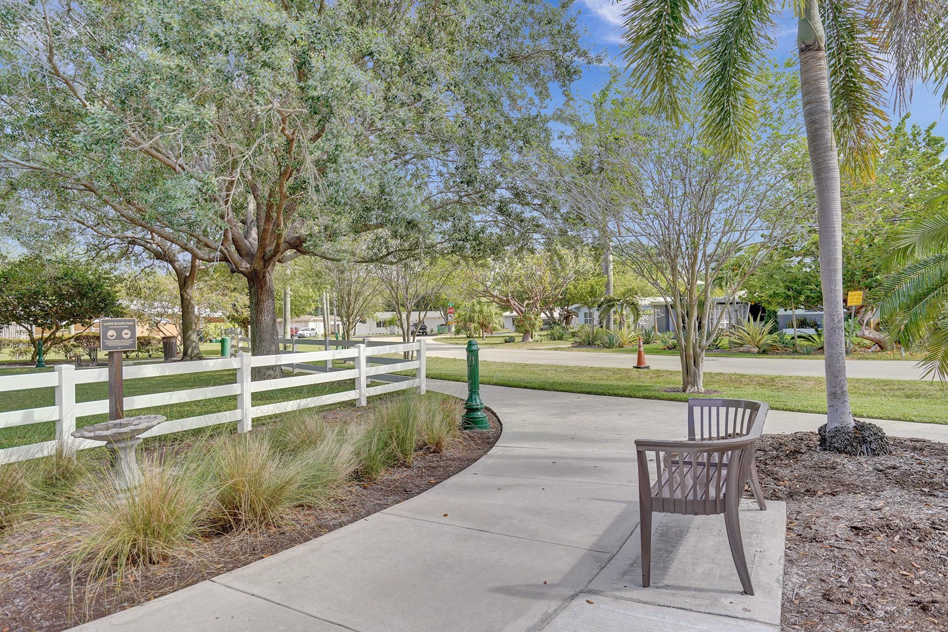 220 NW 36th St