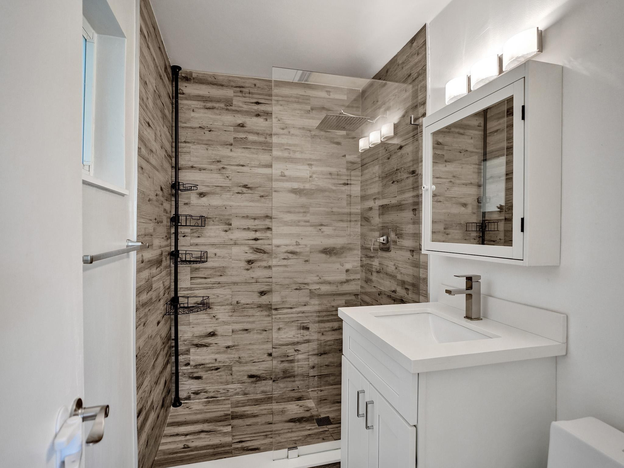 220 NW 36th St