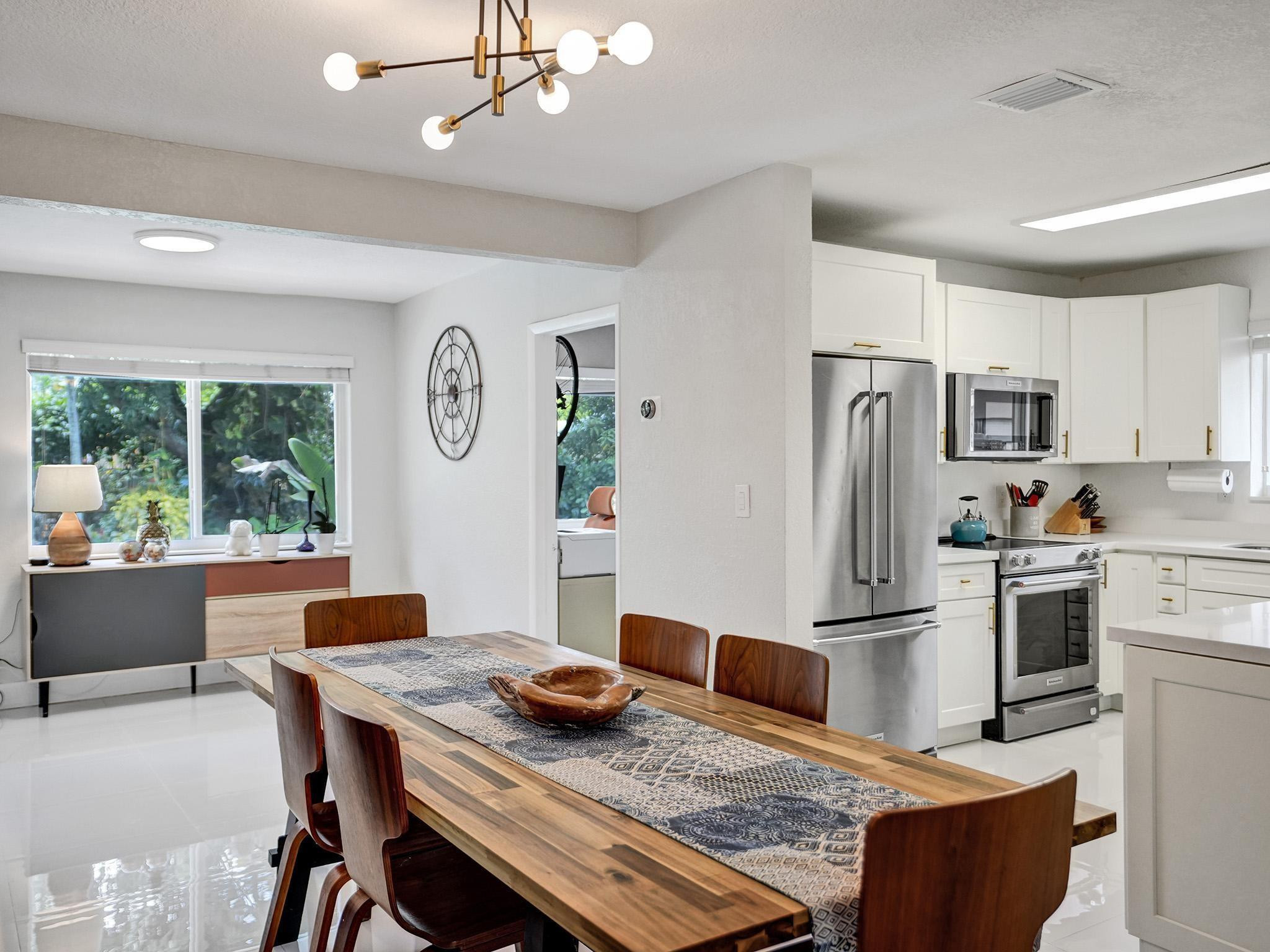 220 NW 36th St