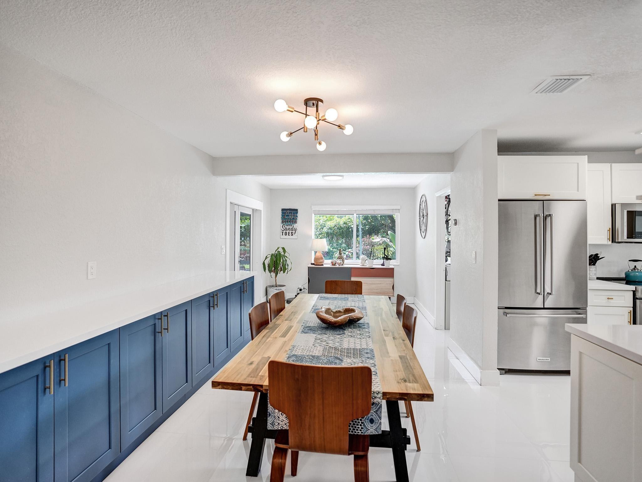 220 NW 36th St