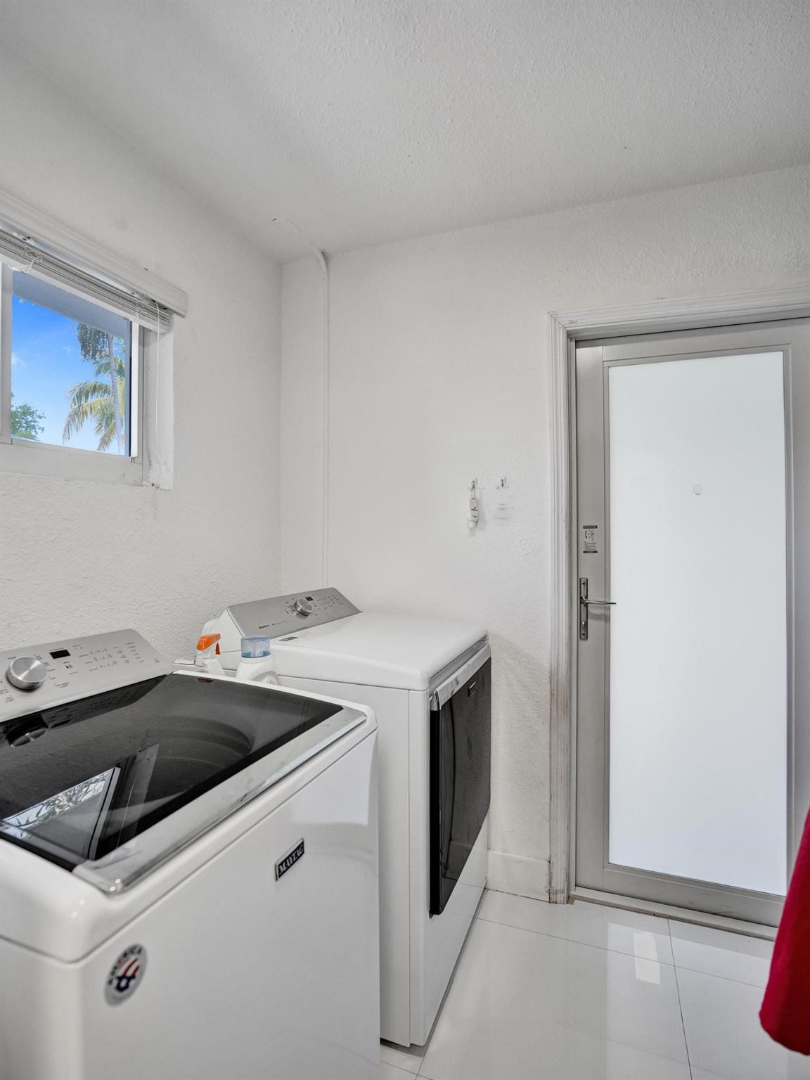 220 NW 36th St