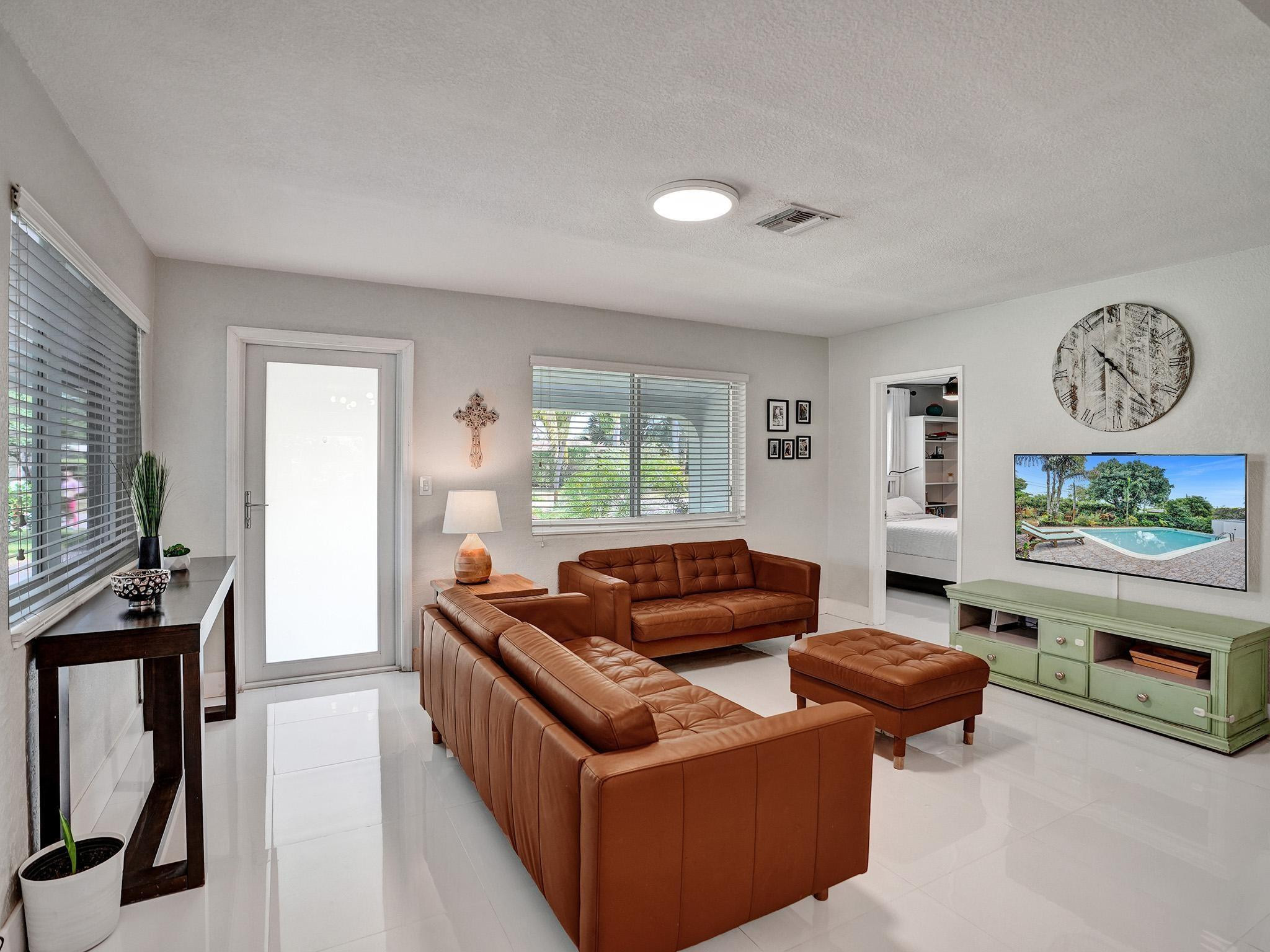 220 NW 36th St