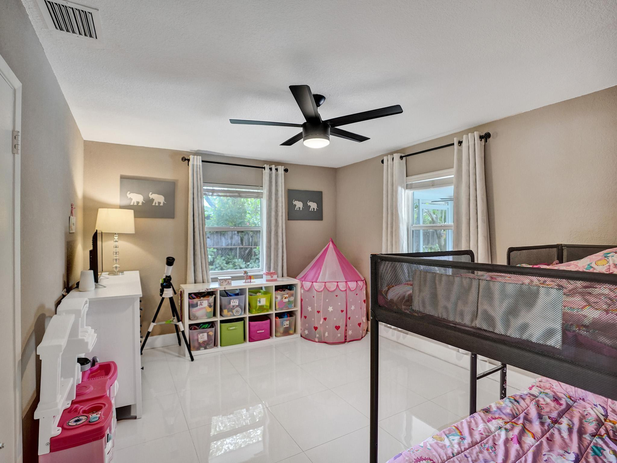 220 NW 36th St