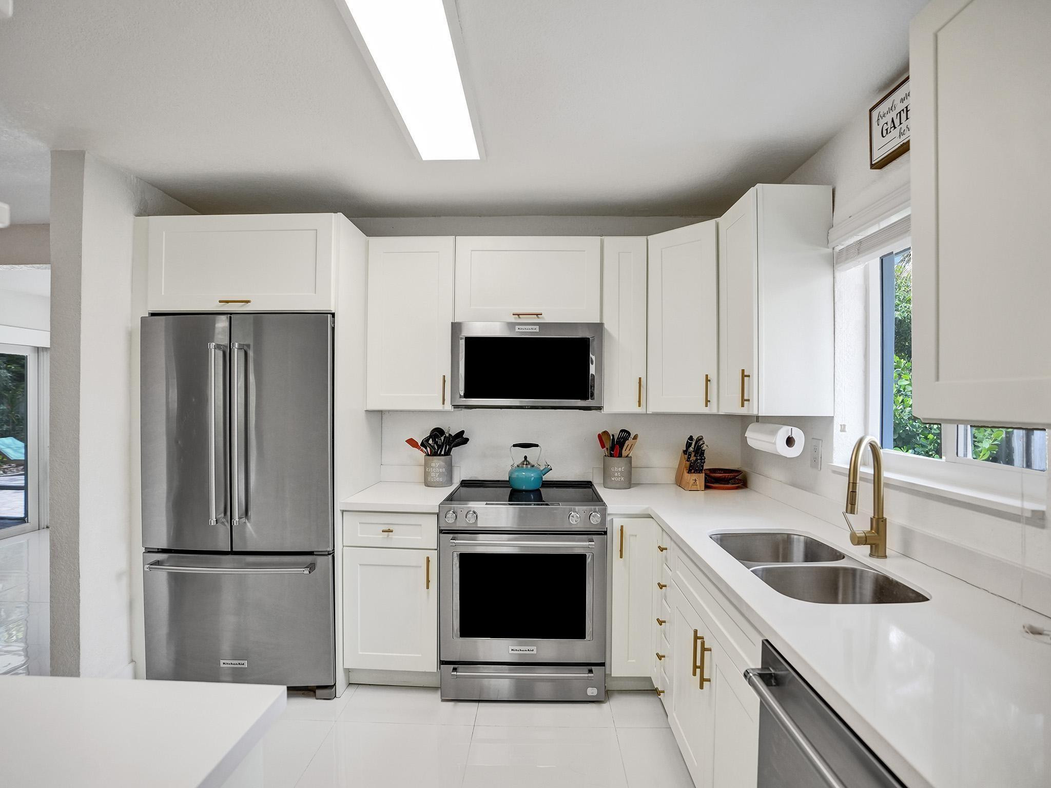 220 NW 36th St