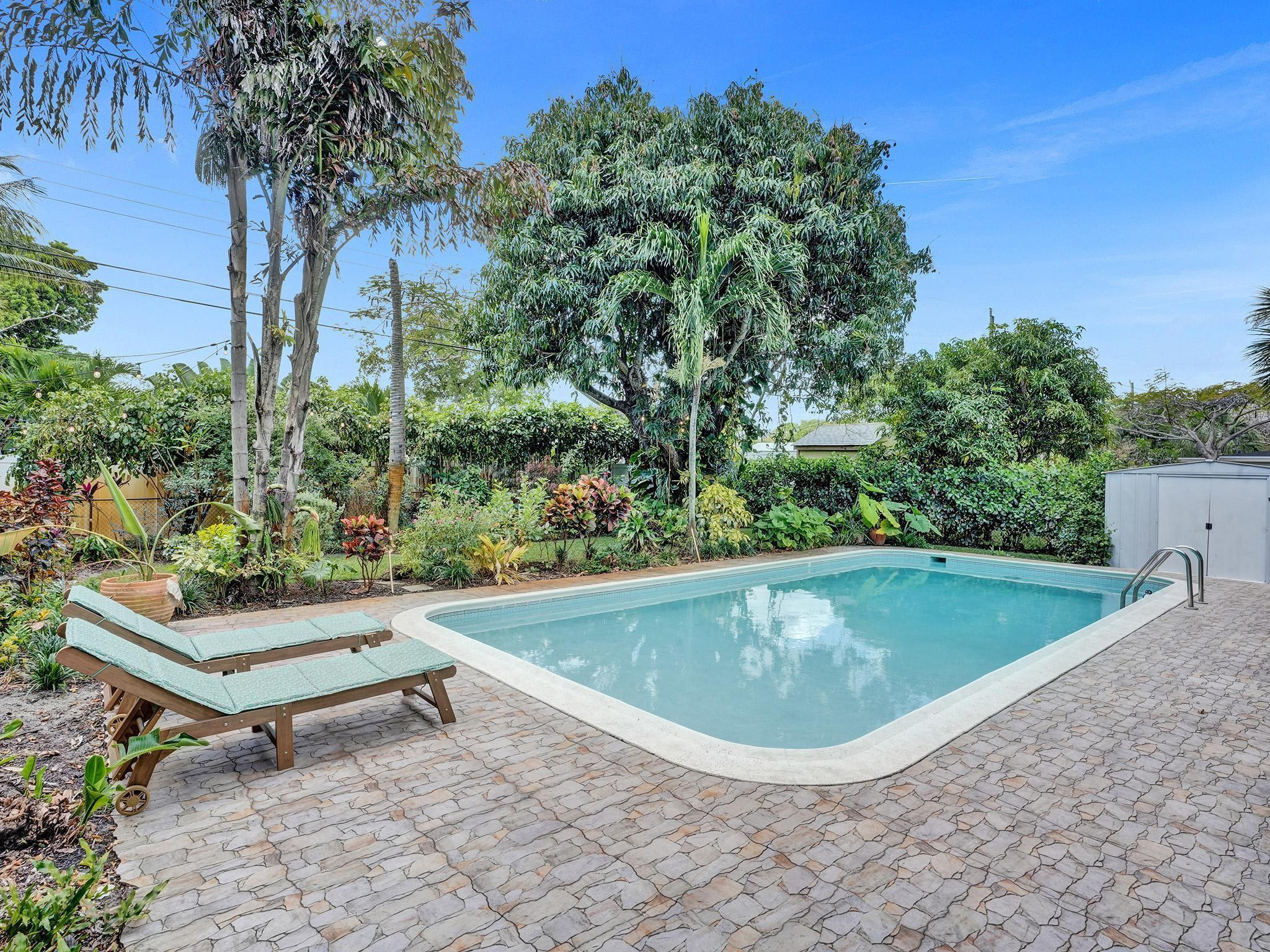 220 NW 36th St
