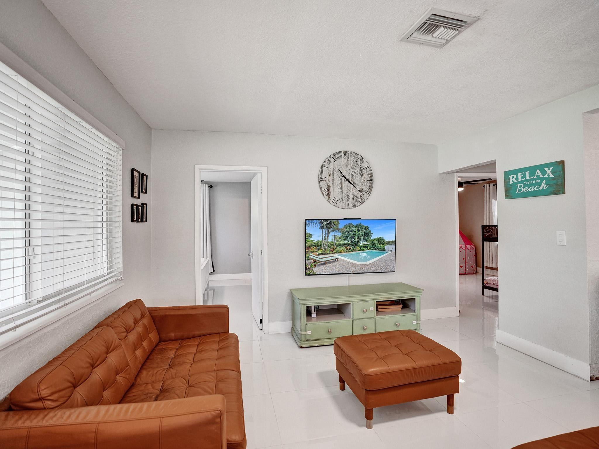 220 NW 36th St