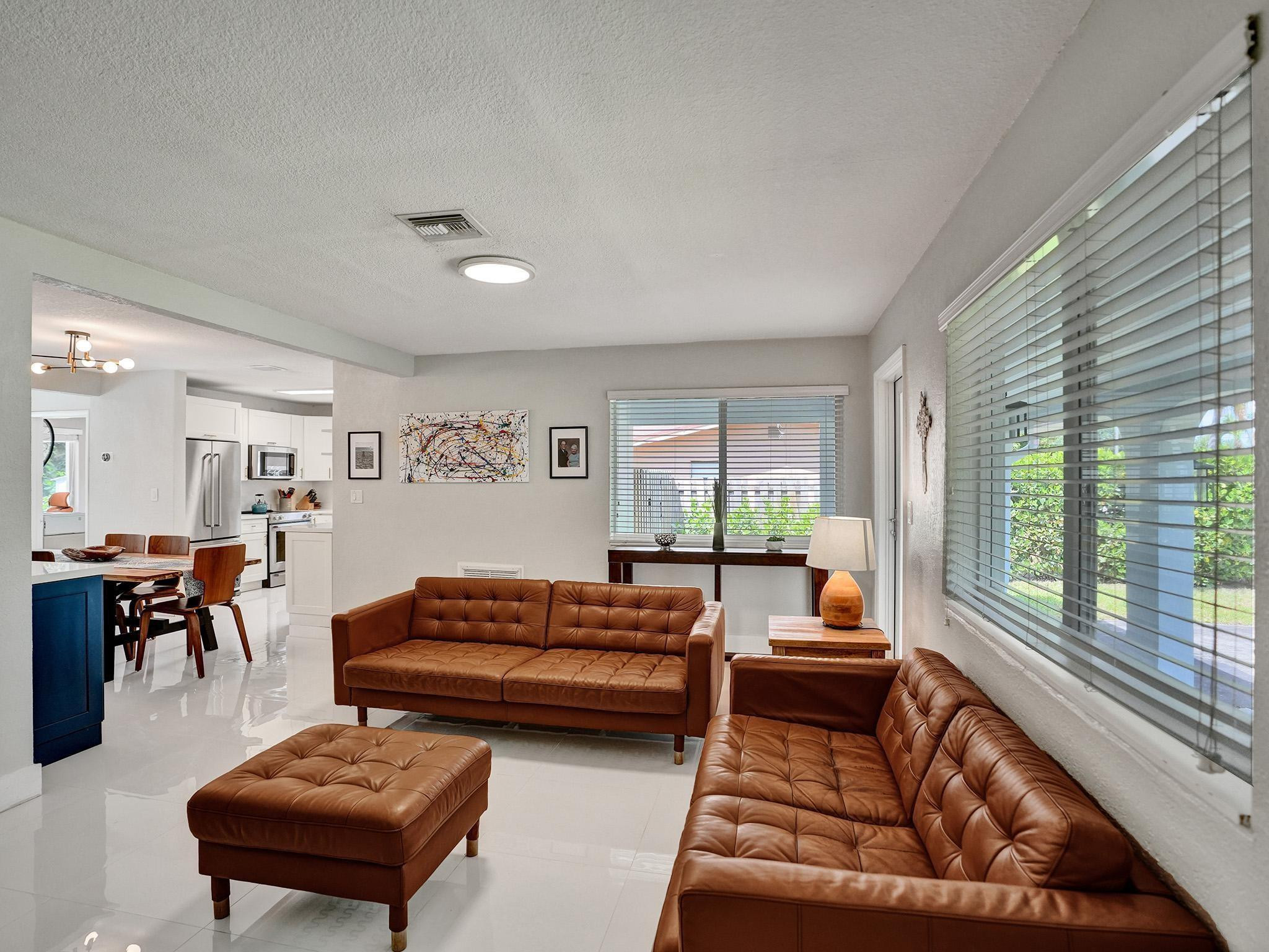 220 NW 36th St
