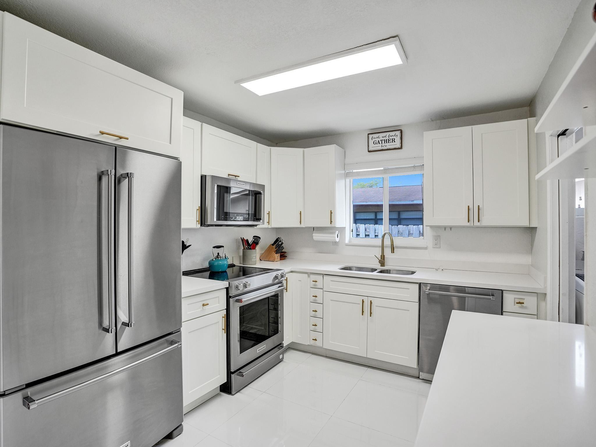 220 NW 36th St