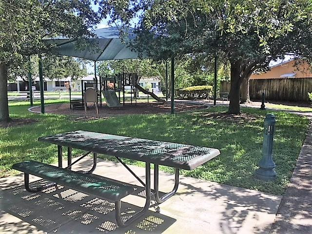 220 NW 36th St