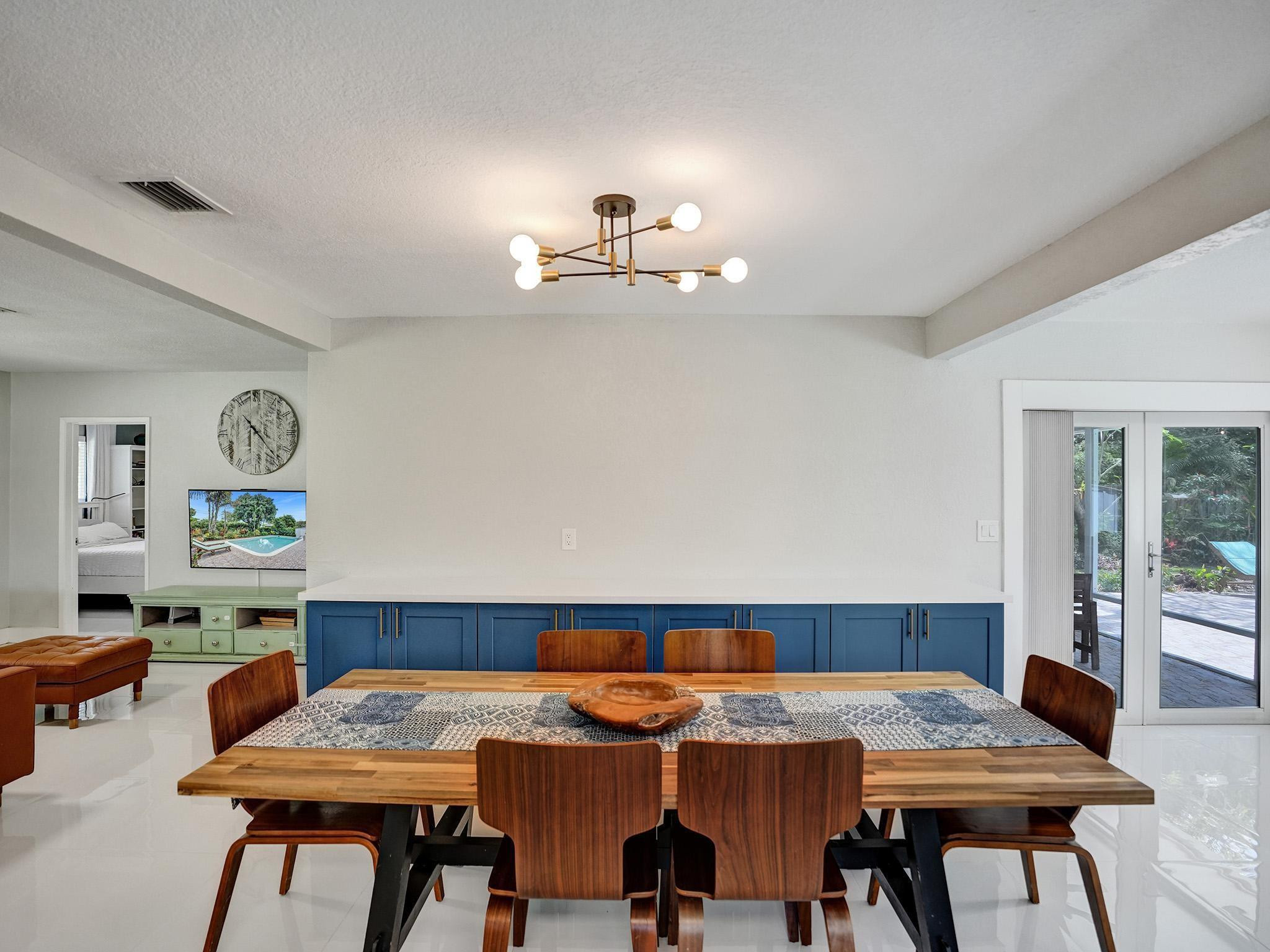 220 NW 36th St