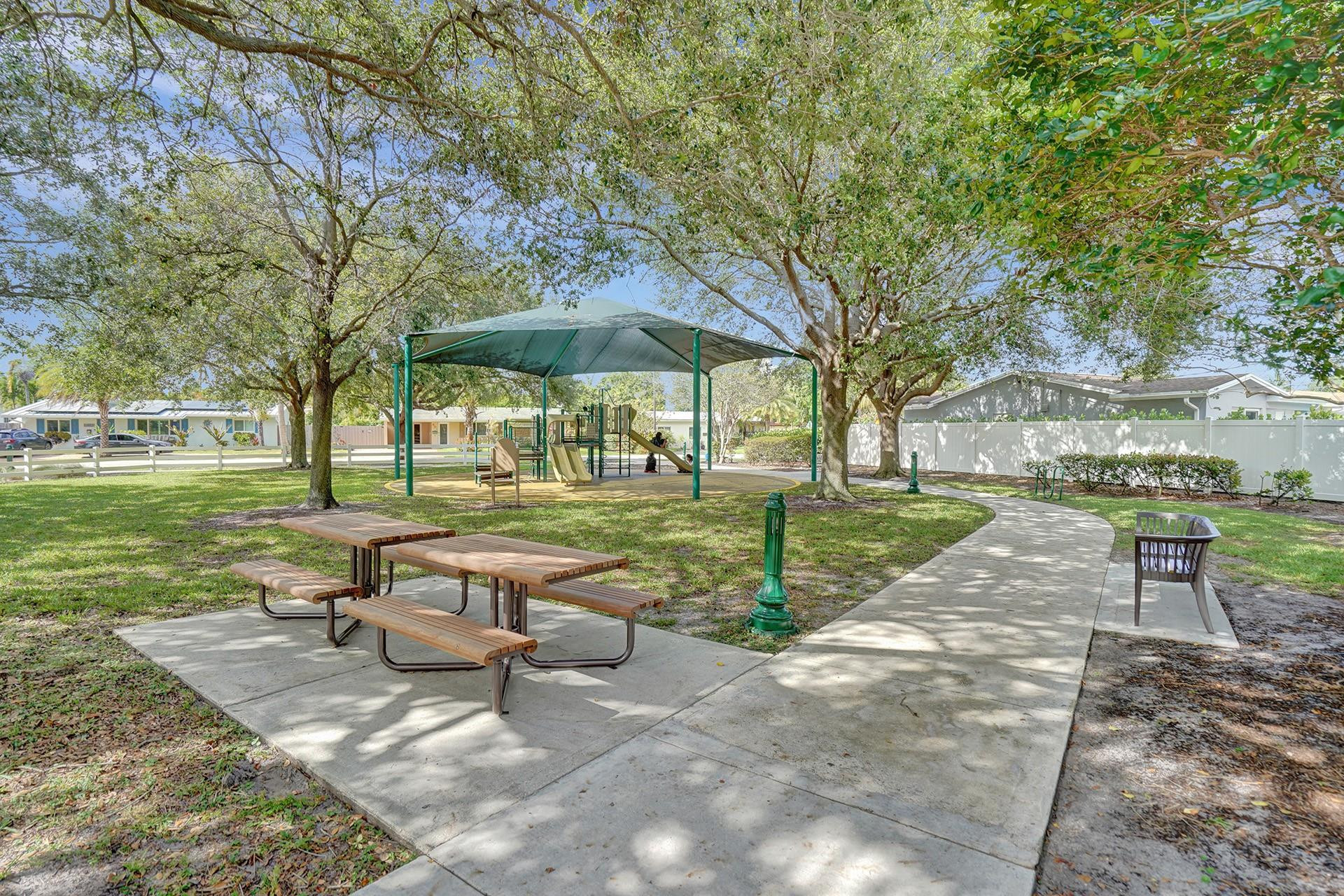 220 NW 36th St