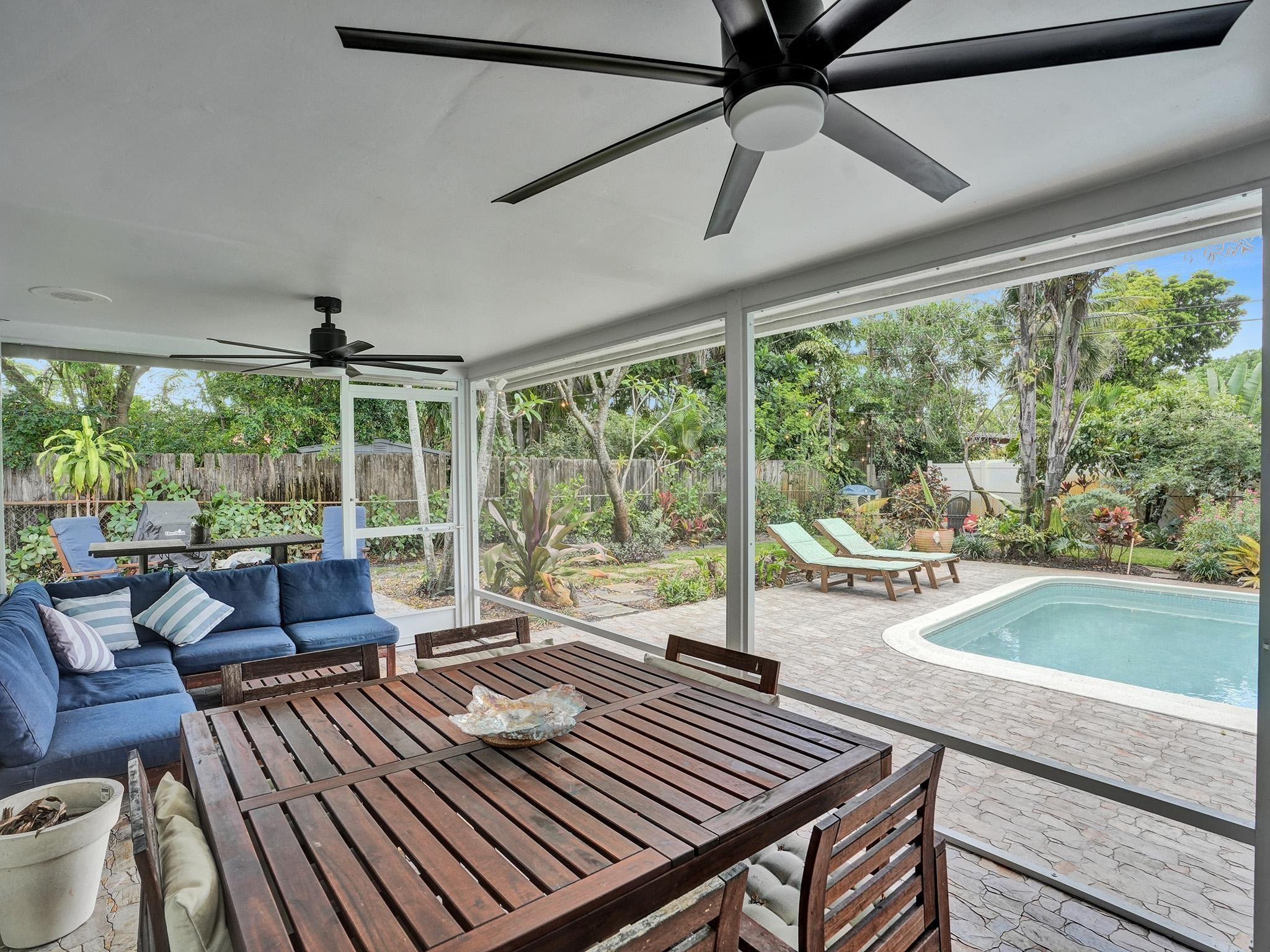 220 NW 36th St