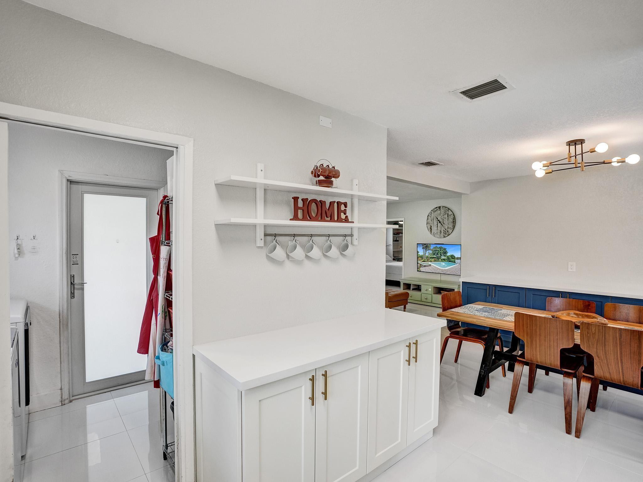 220 NW 36th St