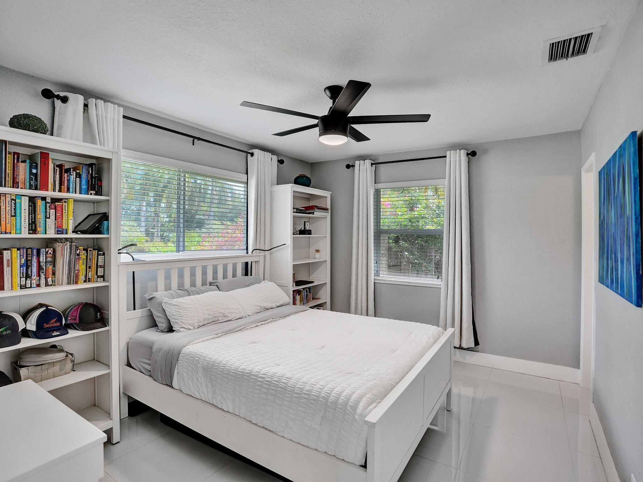 220 NW 36th St
