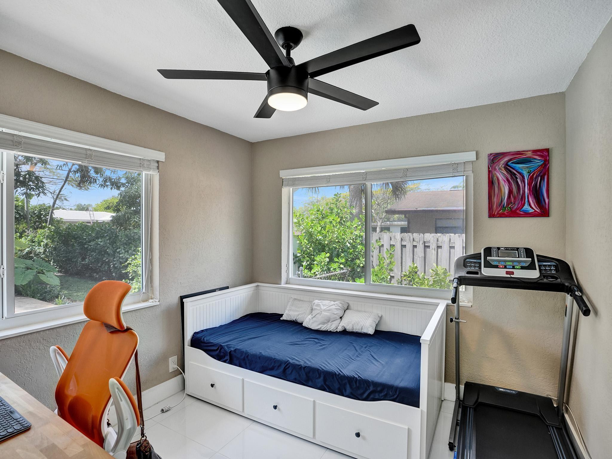220 NW 36th St