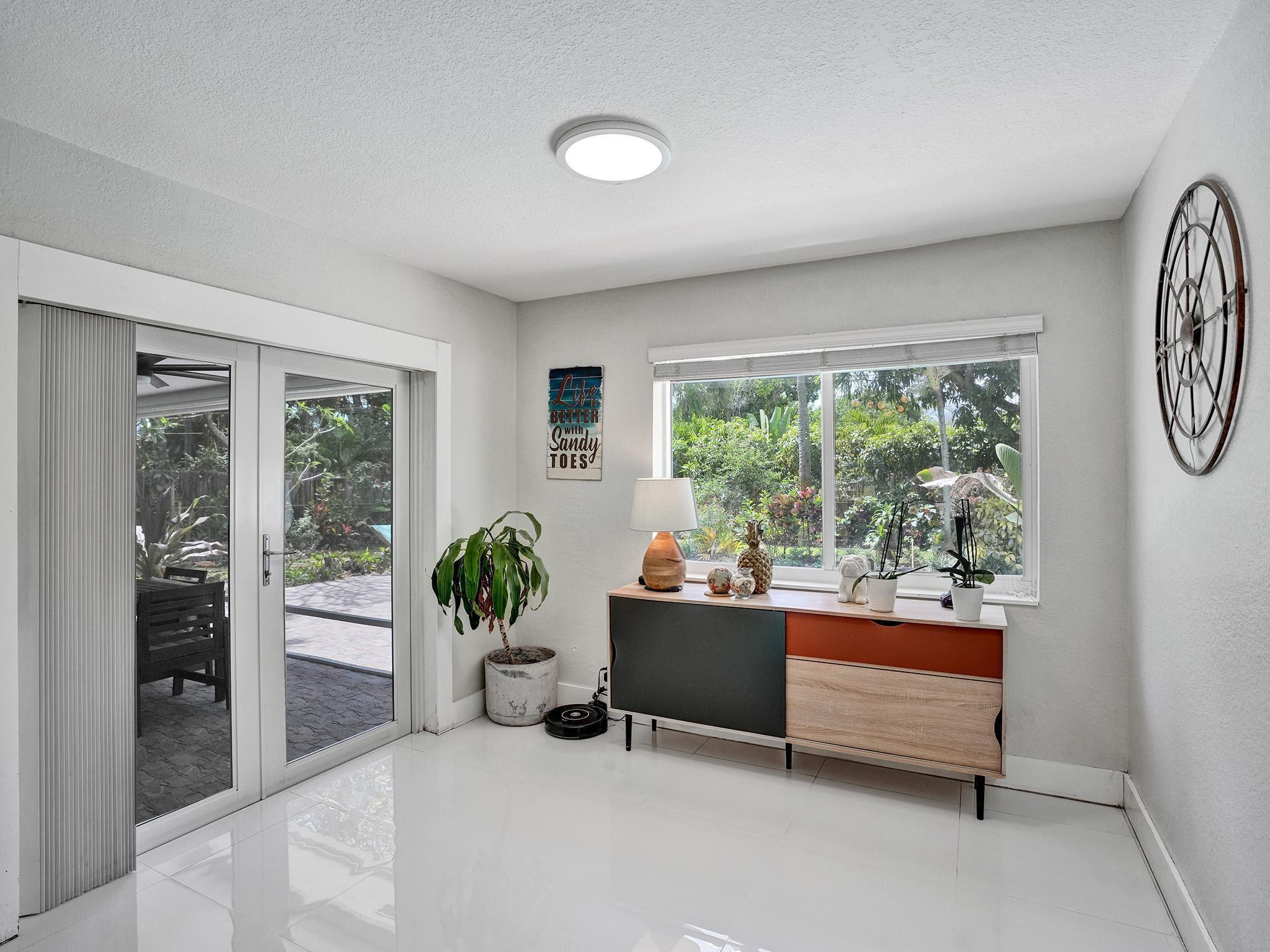 220 NW 36th St