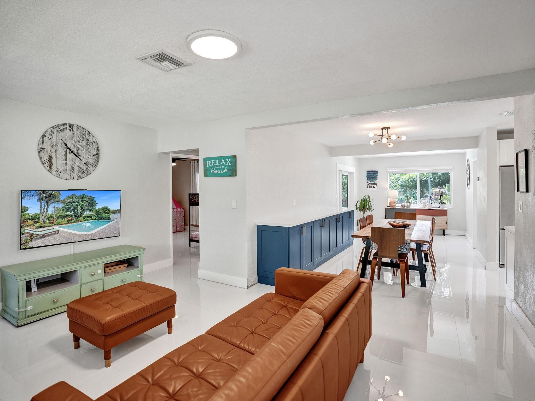 220 NW 36th St