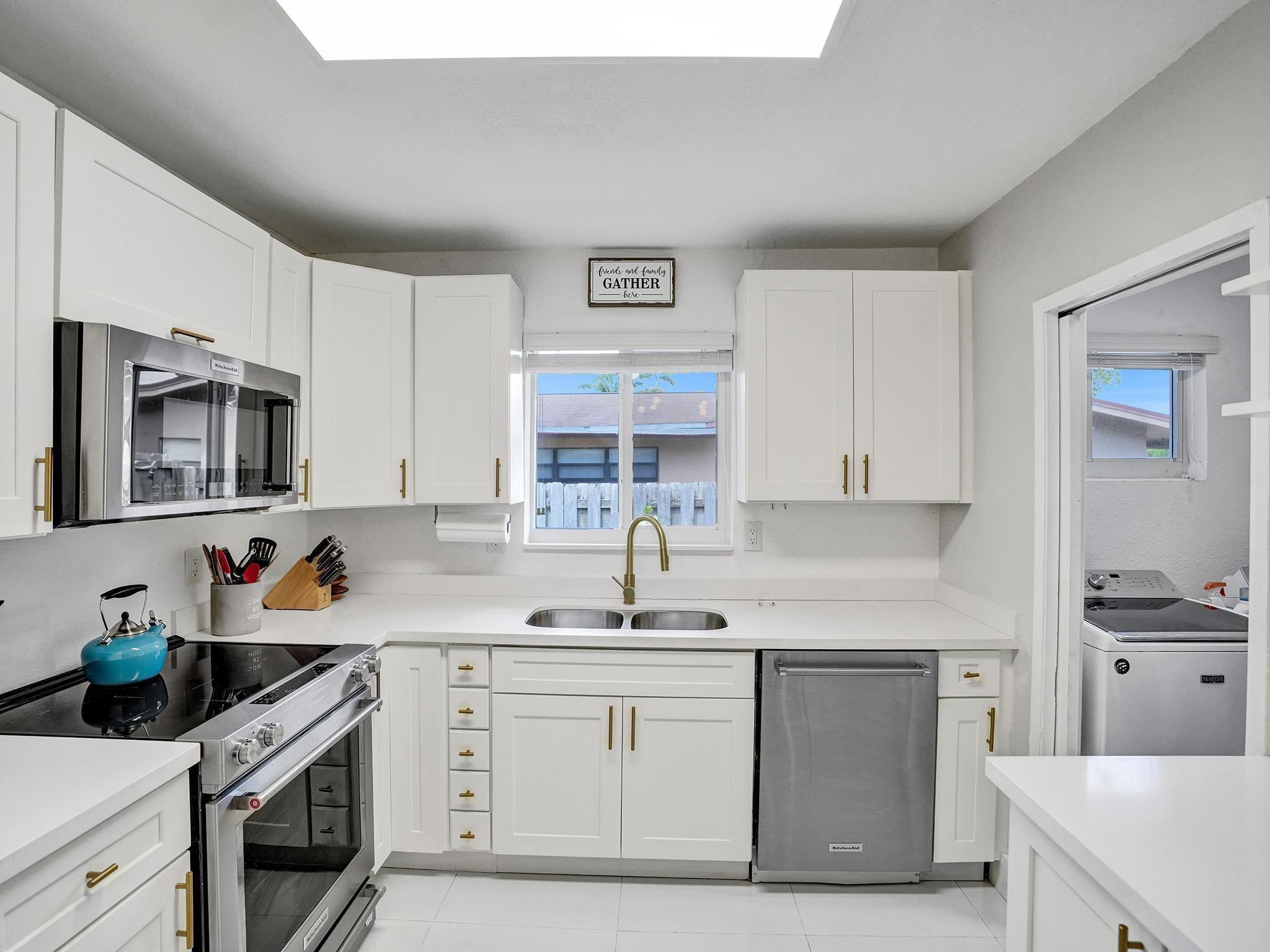 220 NW 36th St