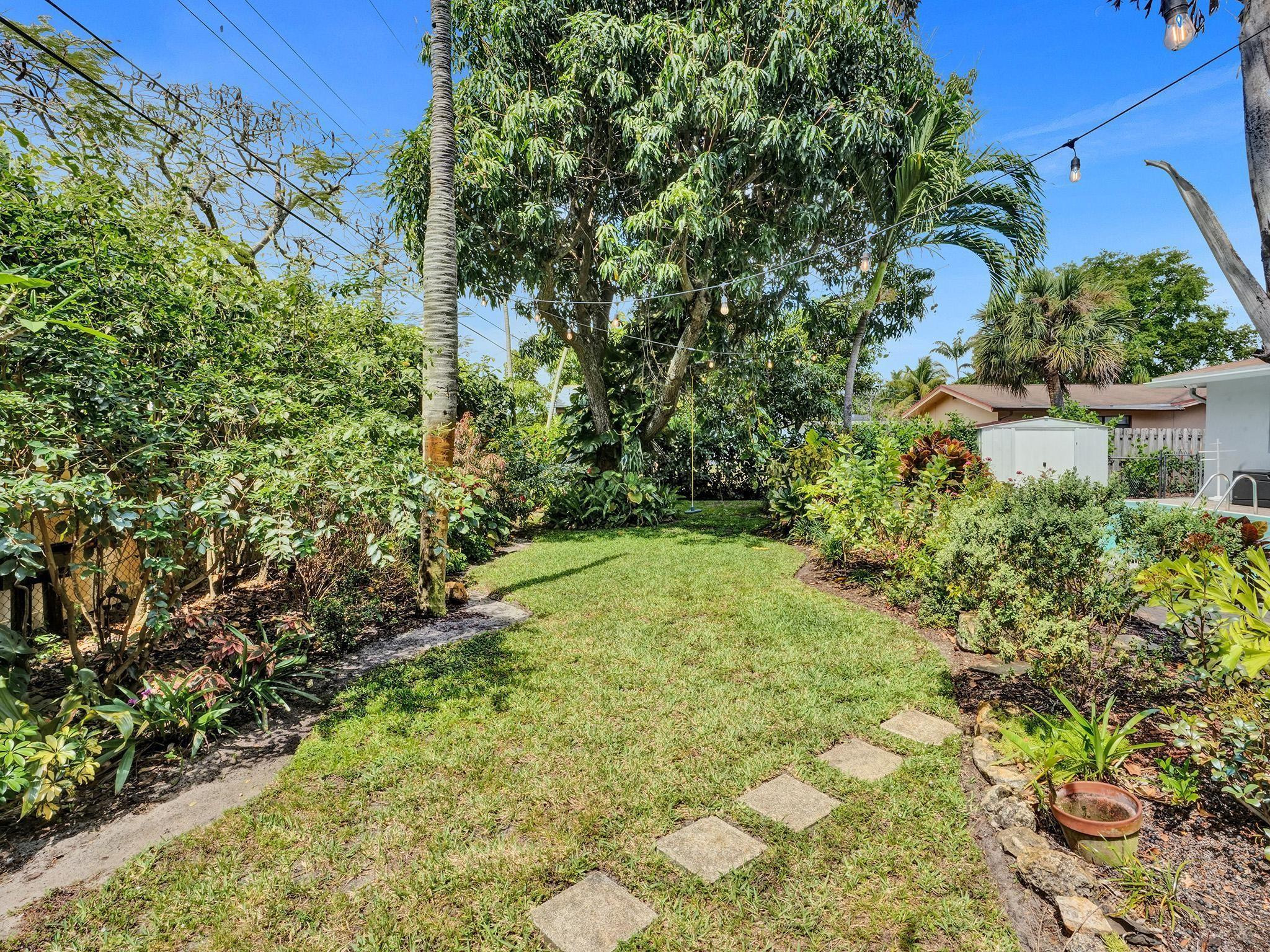 220 NW 36th St