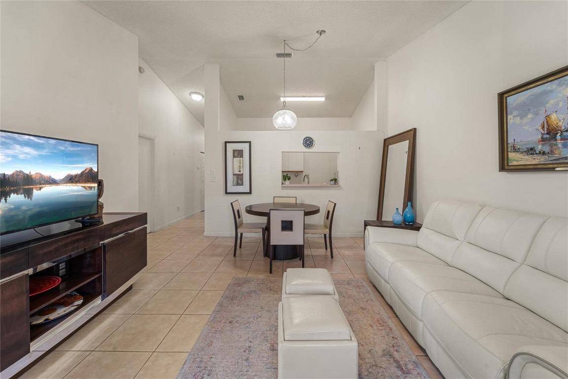 9720 NW 76th Ct 9720