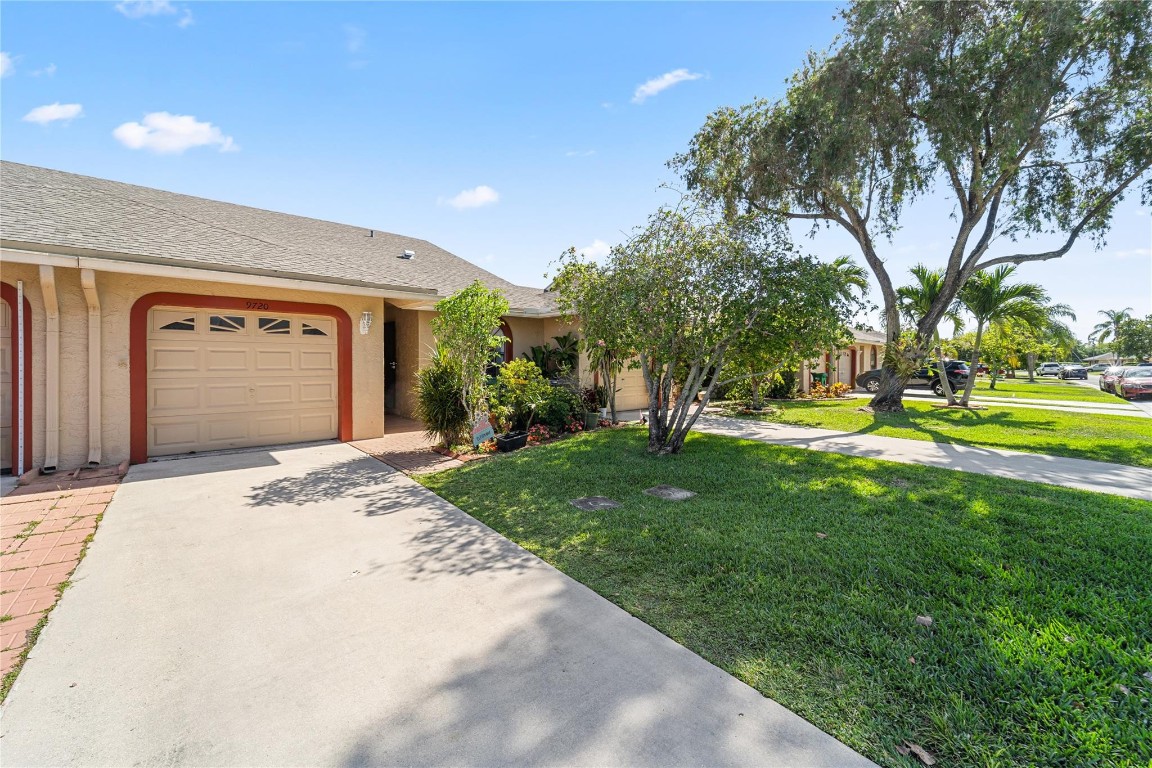 9720 NW 76th Ct 9720