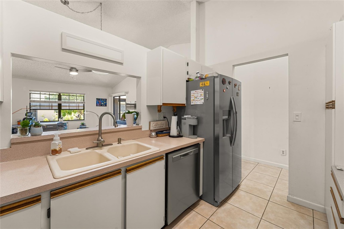 9720 NW 76th Ct 9720