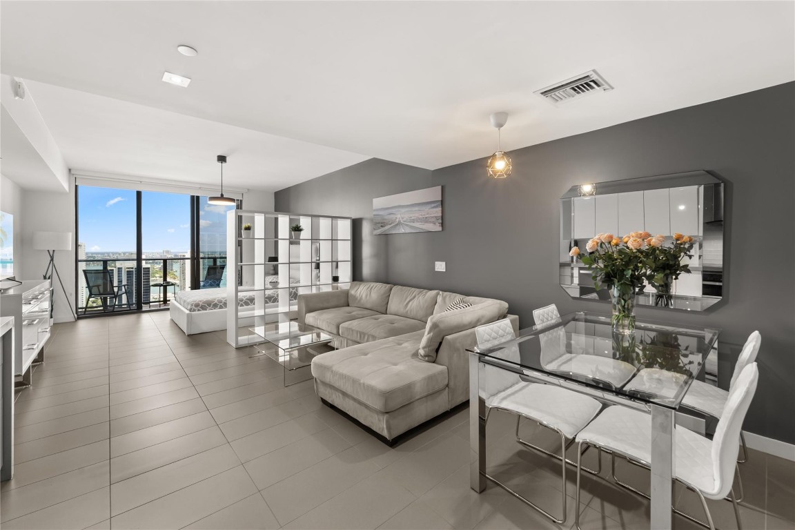 1600 NE 1st Ave 3203