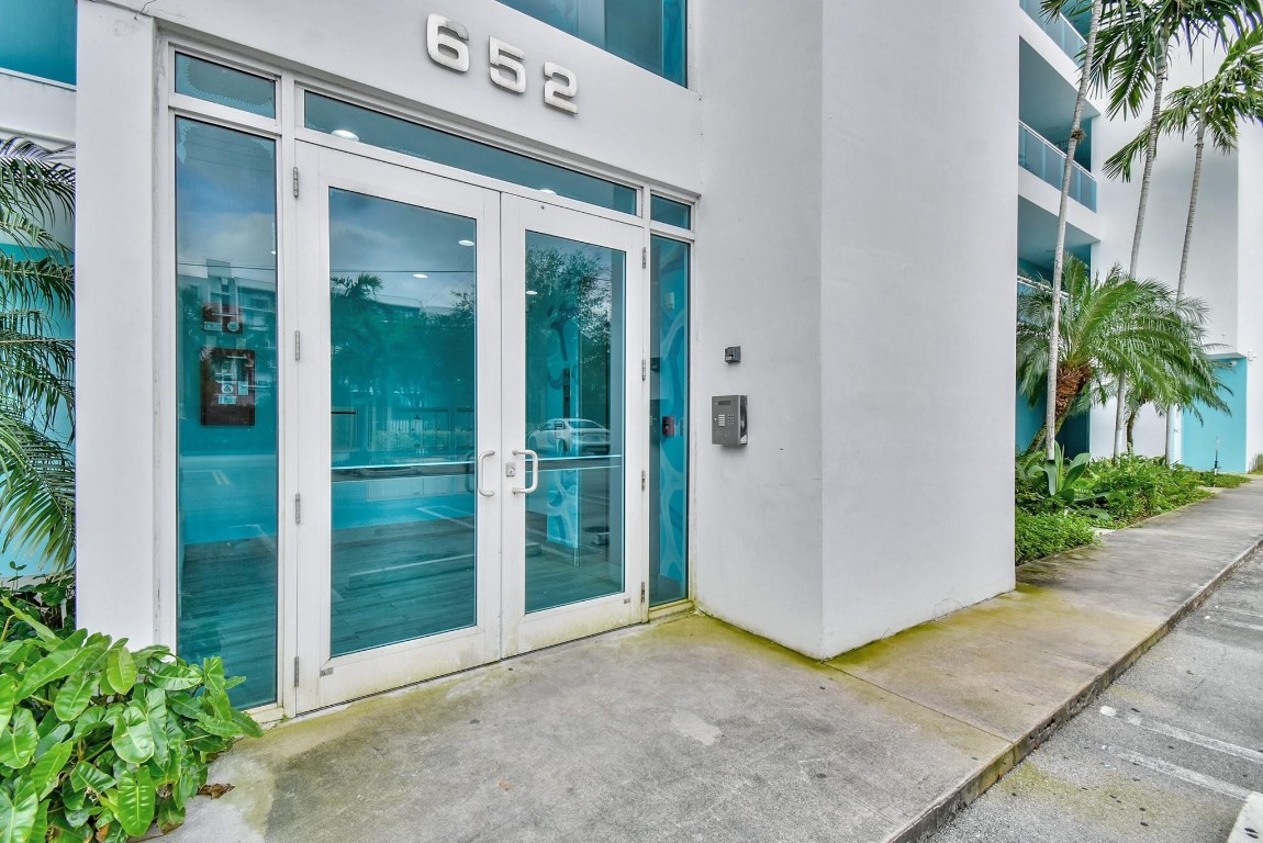 652 NE 63rd St 305
