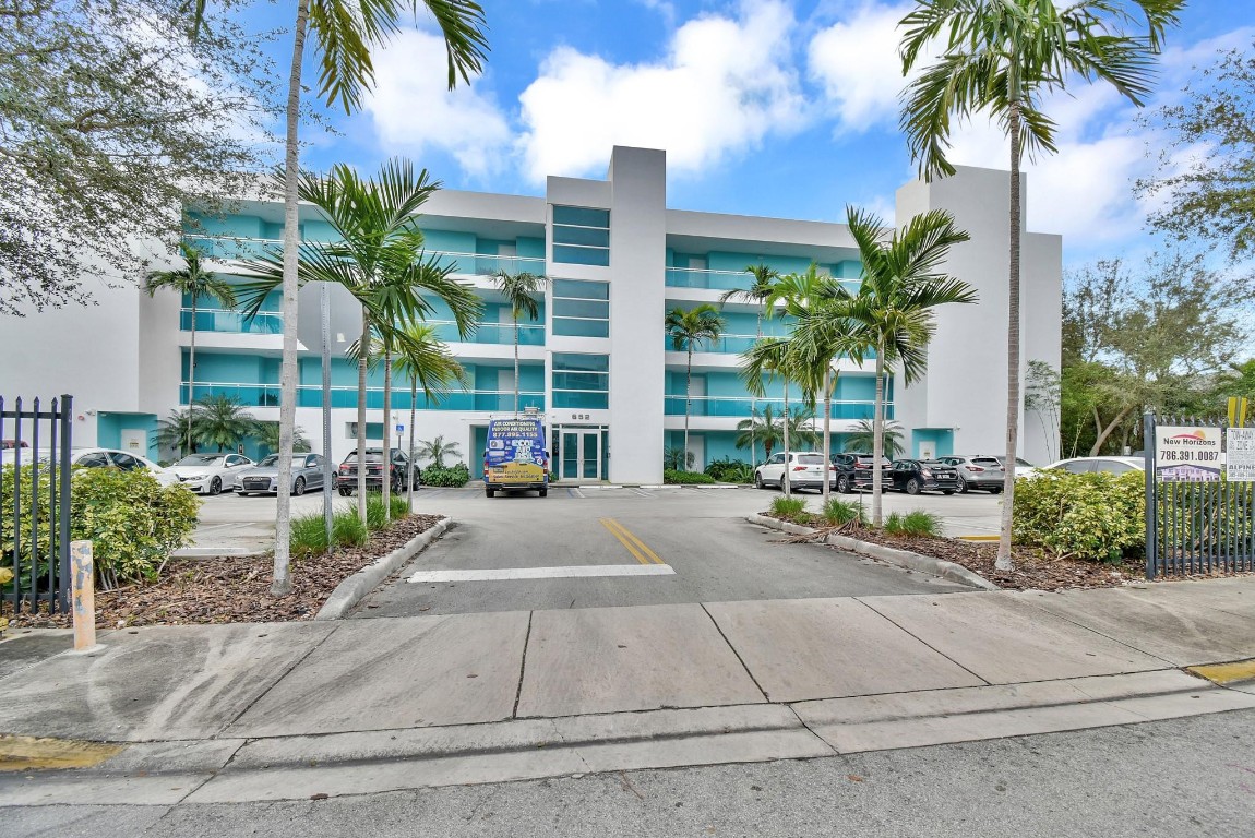 652 NE 63rd St 305