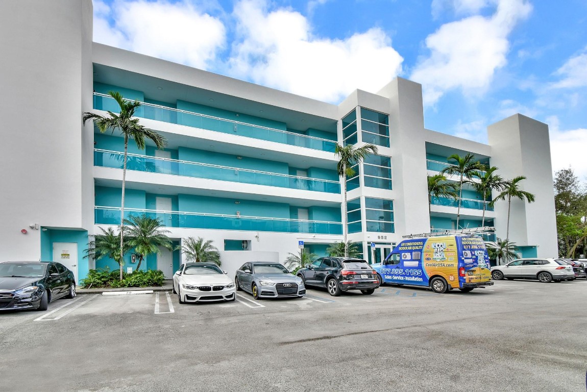 652 NE 63rd St 305