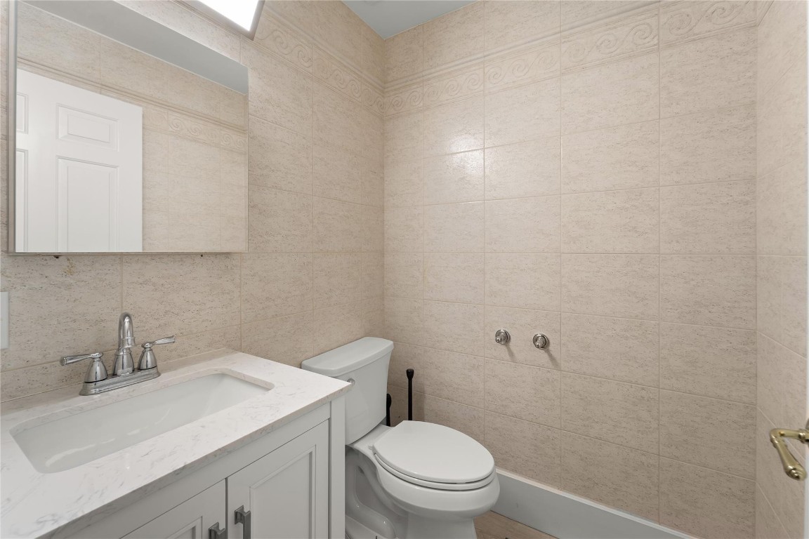 70 Isle Of Venice Dr 102