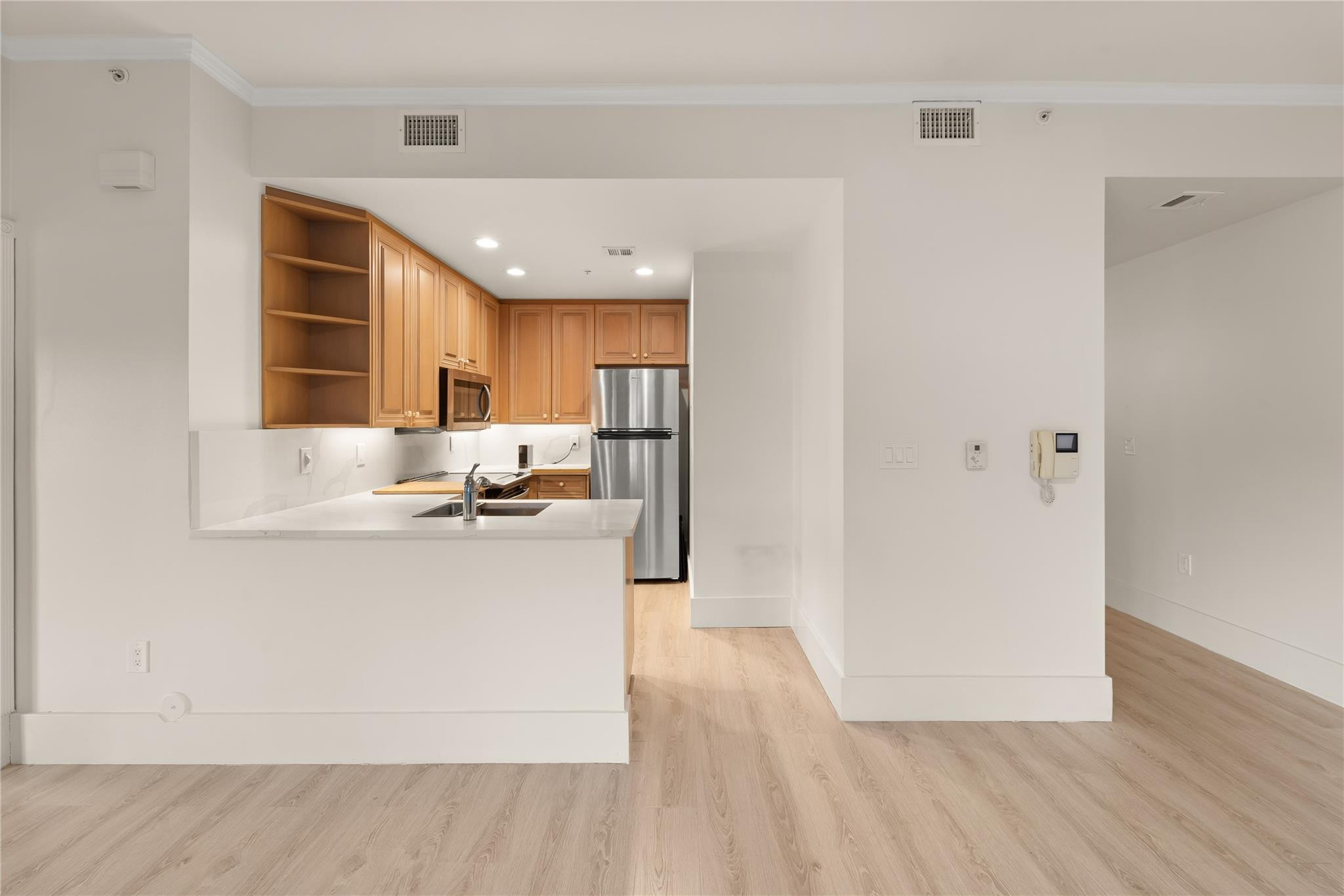 70 Isle Of Venice Dr 102