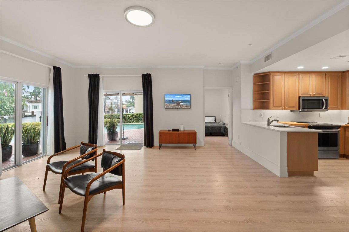 70 Isle Of Venice Dr 102