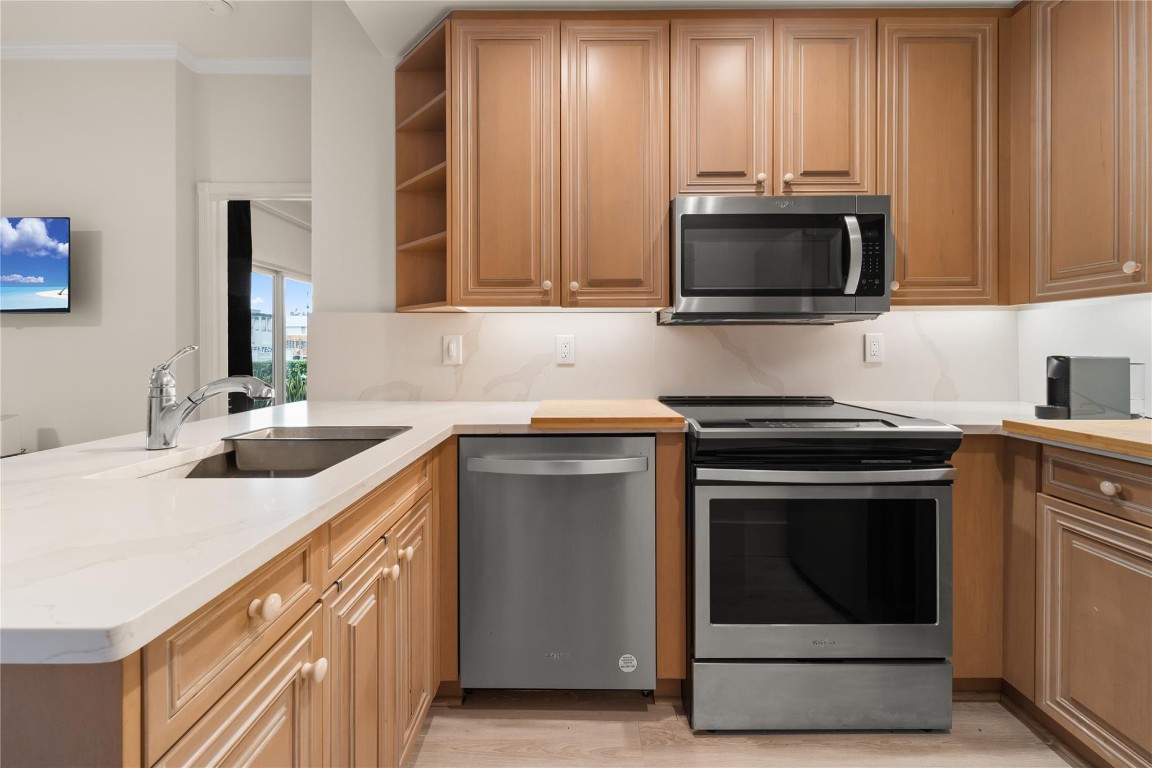 70 Isle Of Venice Dr 102