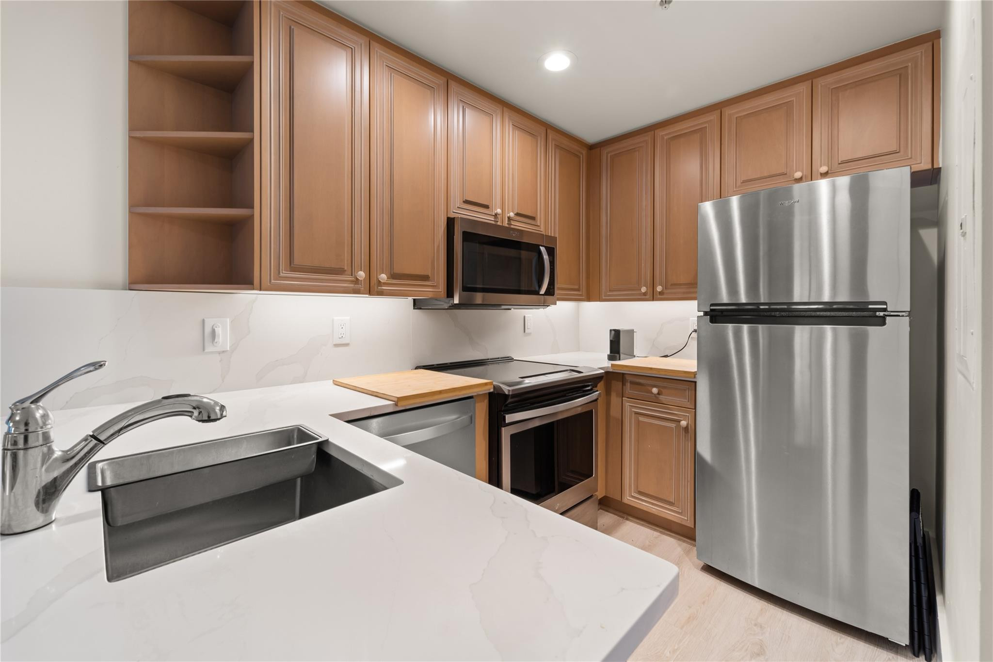 70 Isle Of Venice Dr 102