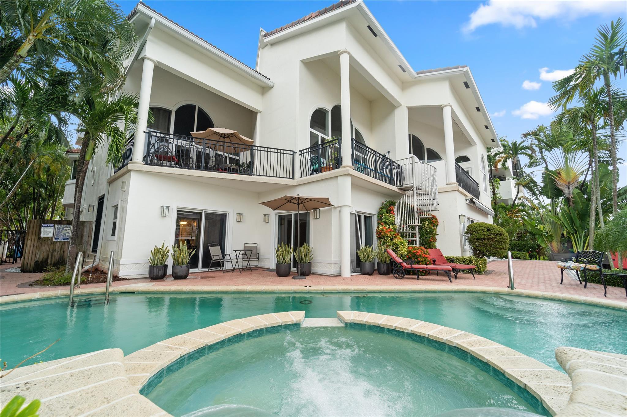 70 Isle Of Venice Dr 102