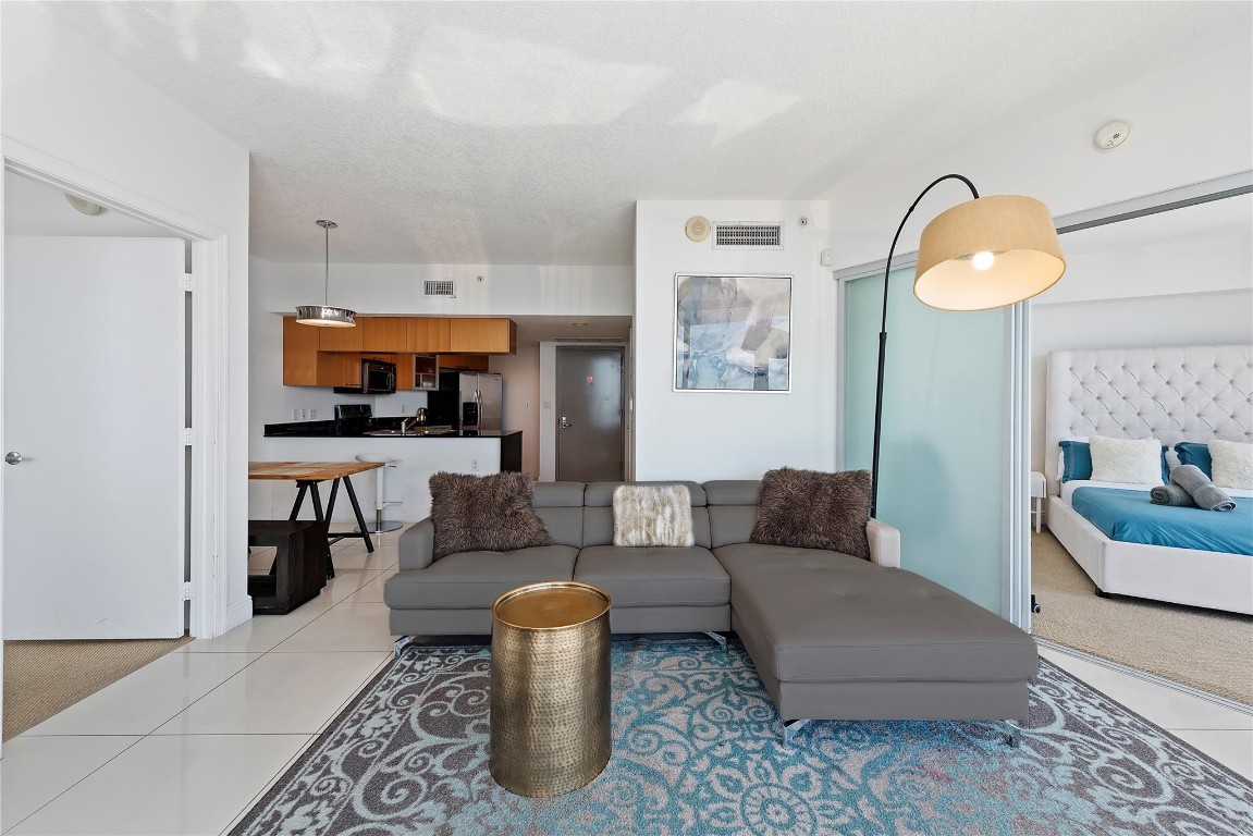 1750 N Bayshore Dr 5402