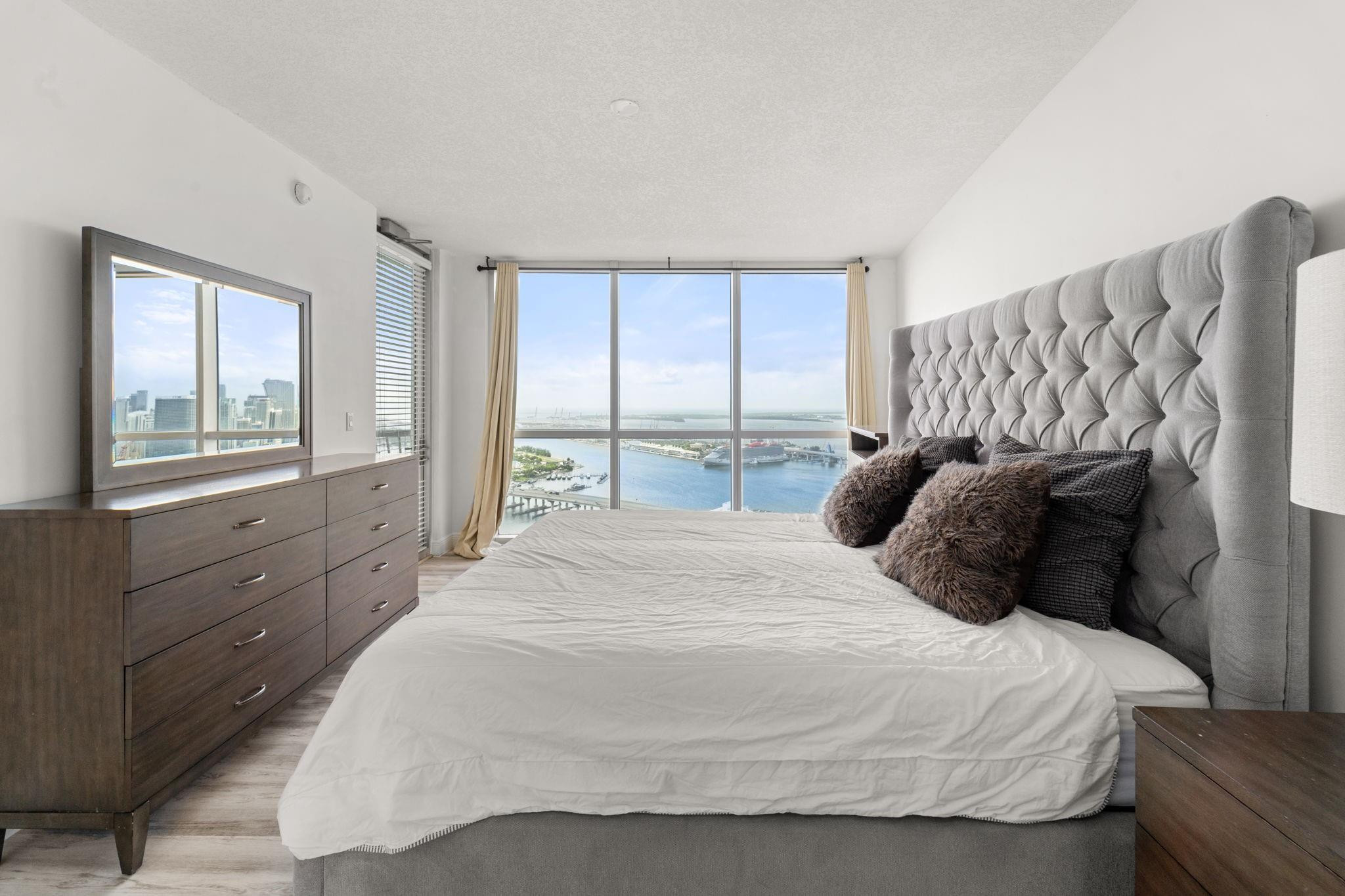 1750 N Bayshore Dr 5402