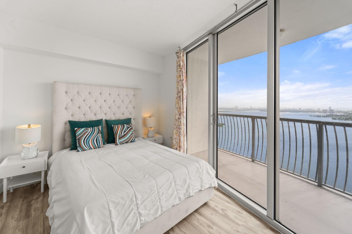 1750 N Bayshore Dr 5402