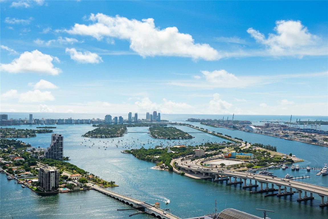 1750 N Bayshore Dr 5402