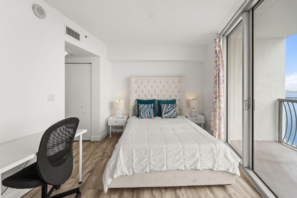 1750 N Bayshore Dr 5402