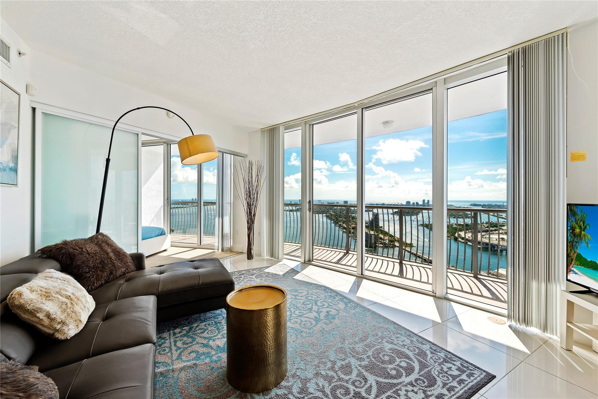 1750 N Bayshore Dr 5402