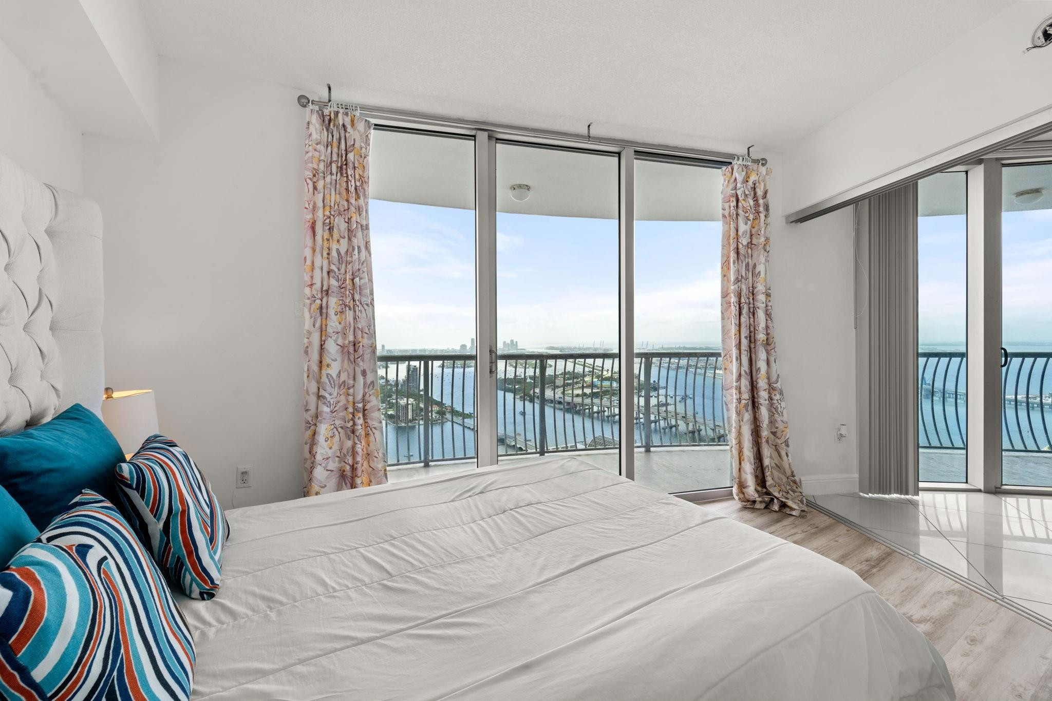 1750 N Bayshore Dr 5402