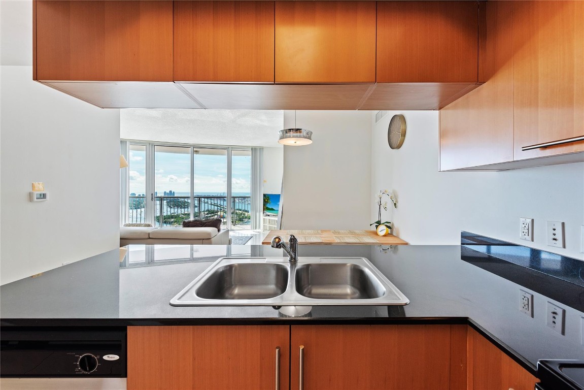 1750 N Bayshore Dr 5402