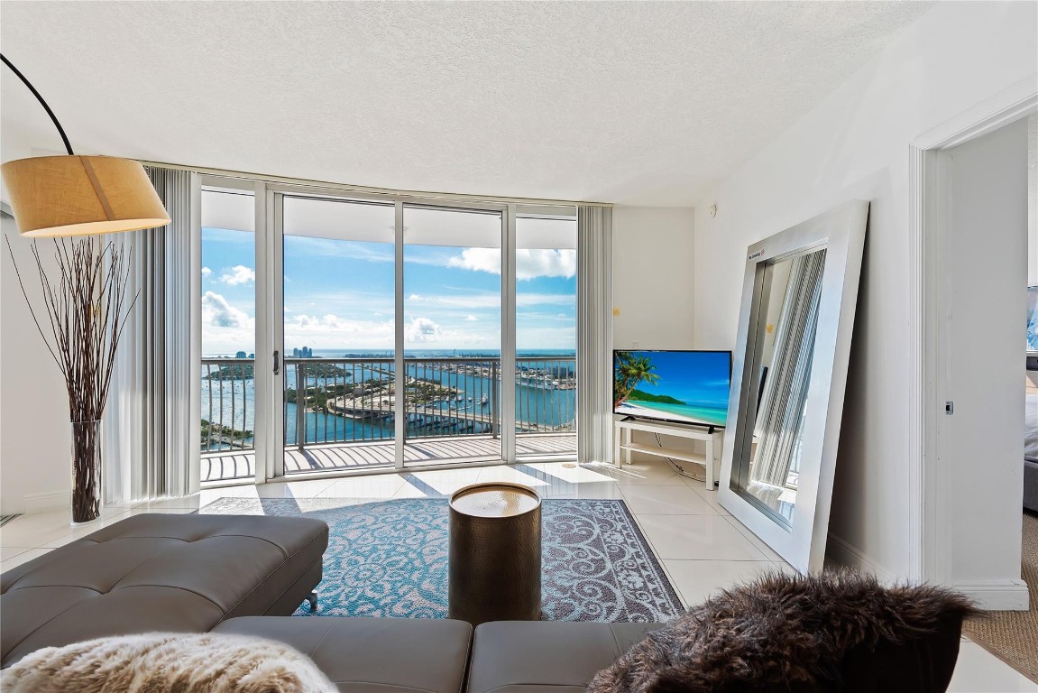 1750 N Bayshore Dr 5402