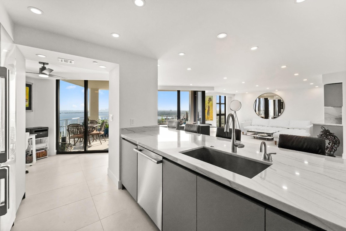 4000 Towerside Ter 1908